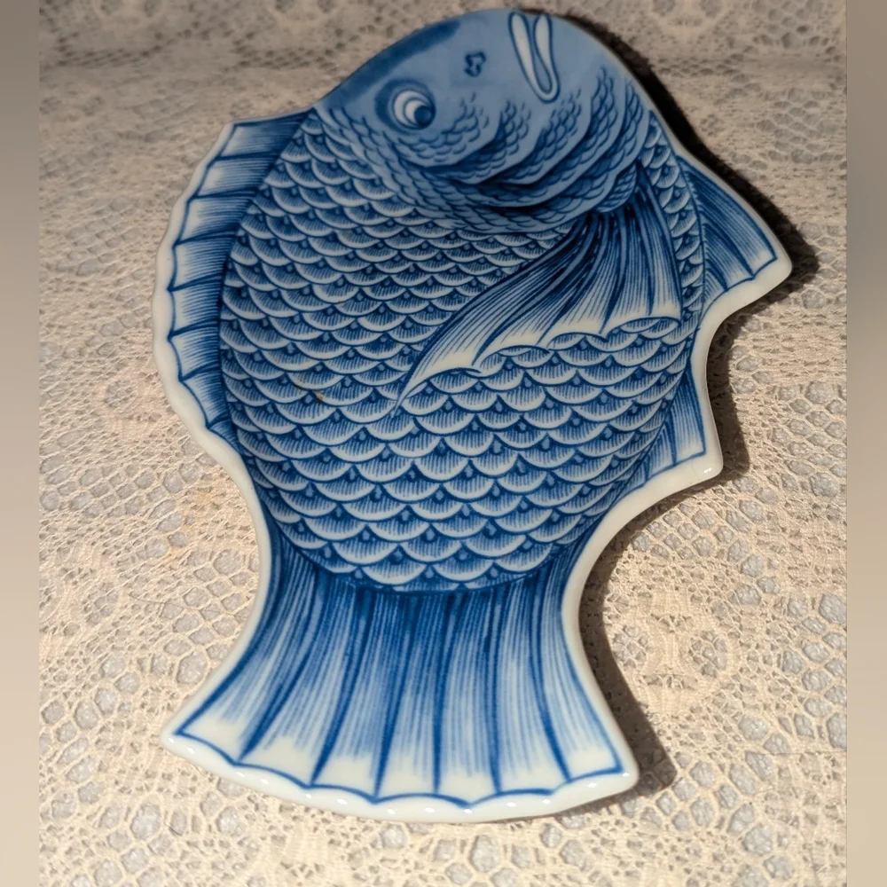 Antique Japanese Arita Imari porcelain blue fish plate.